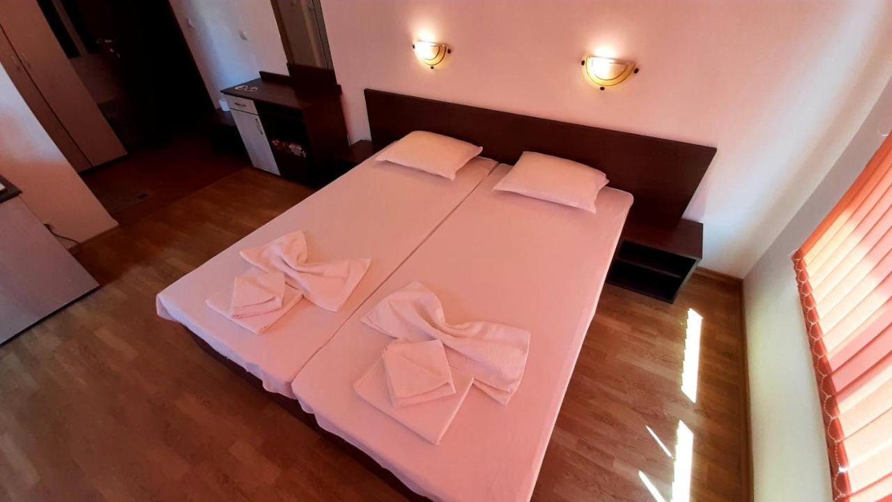 Adri Guest House Nesebar Esterno foto