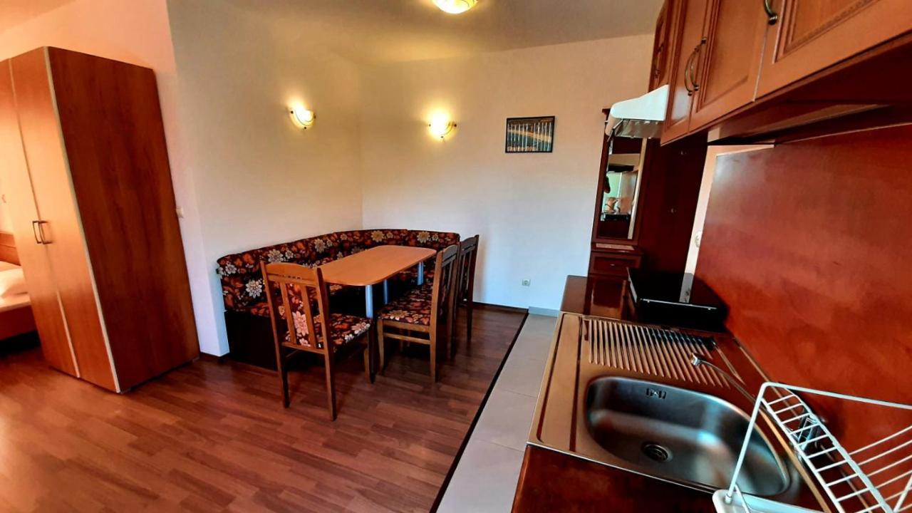 Adri Guest House Nesebar Esterno foto