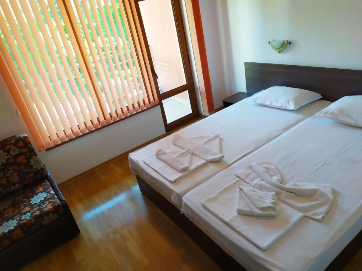Adri Guest House Nesebar Esterno foto